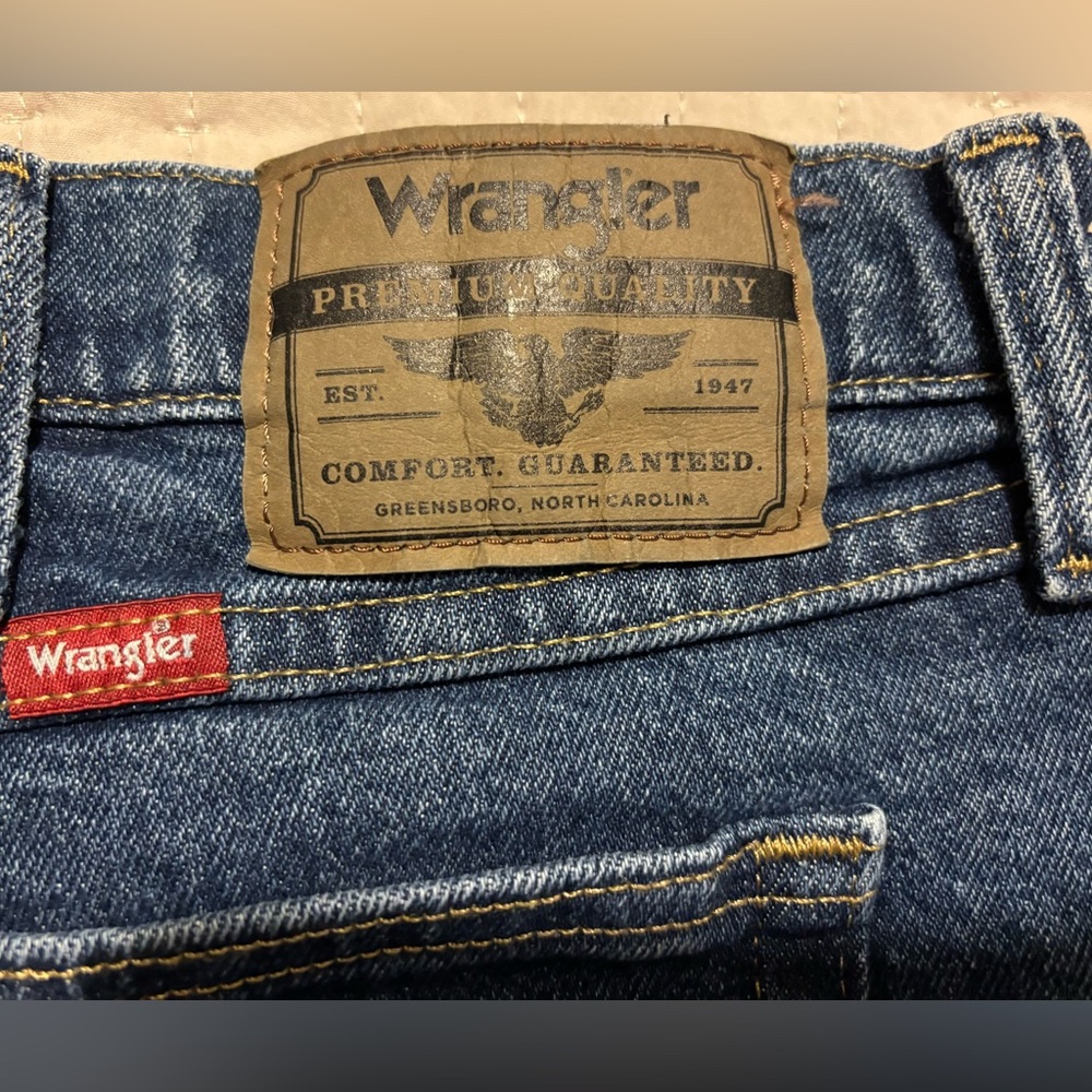 NWOT Men’s Wrangler Straight Leg Jeans - Picture 4 of 5